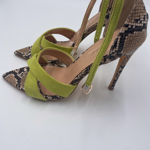 Sandle - Picture 2 of 3